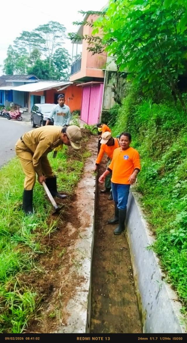 Pemerintah Kecamatan Leksono mengimbau untuk melaksanakan kerja bakti sosial